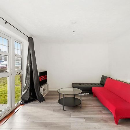 Cozy Luton Town Centre Retreat Apartment Exterior photo