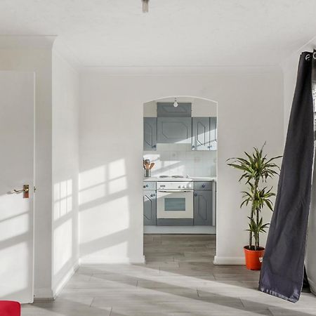 Cozy Luton Town Centre Retreat Apartment Exterior photo