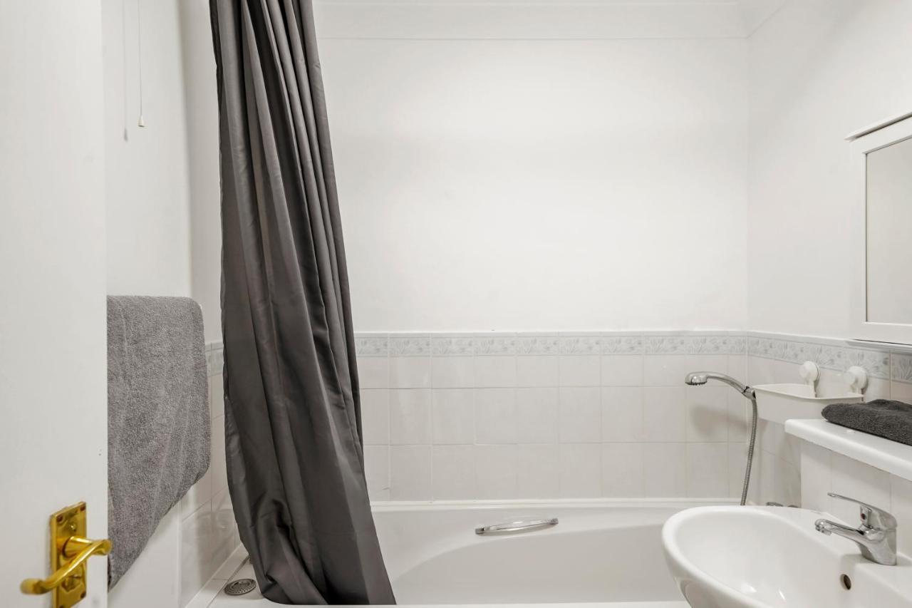 Cozy Luton Town Centre Retreat Apartment Exterior photo