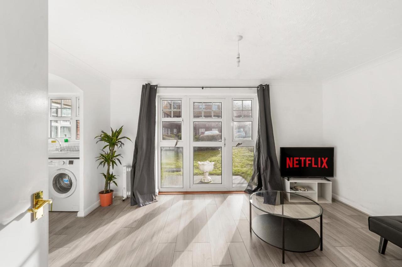Cozy Luton Town Centre Retreat Apartment Exterior photo