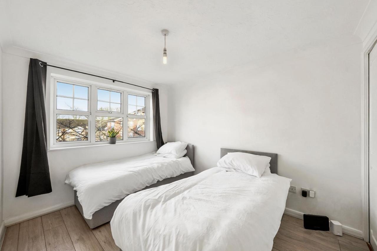 Cozy Luton Town Centre Retreat Apartment Exterior photo