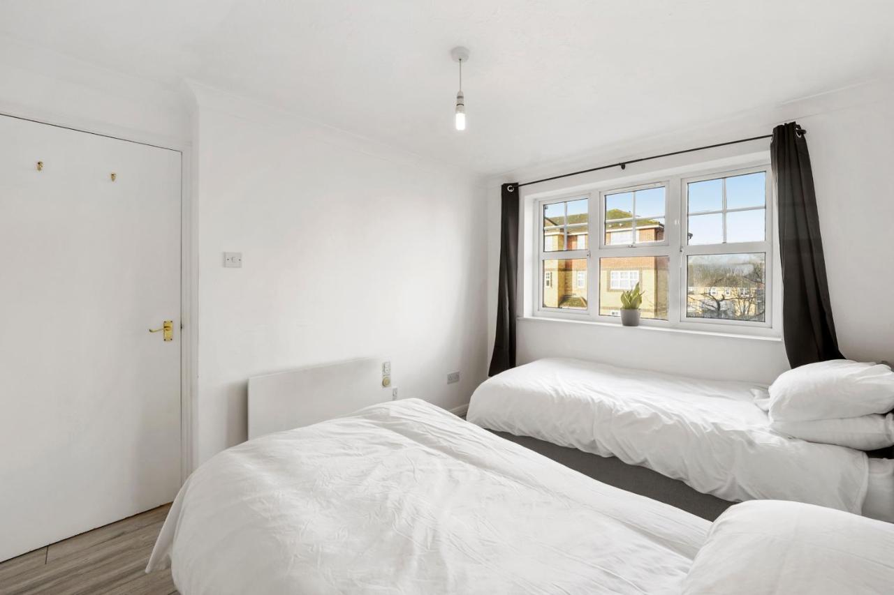 Cozy Luton Town Centre Retreat Apartment Exterior photo